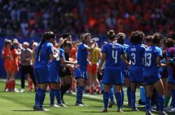 开云体育官网-瓦朗谢纳取得连胜，坚守前列