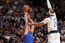 开云APP-太阳横扫独行侠，约基奇高光表现的简单介绍