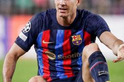 开云体育官网-曼联完胜瑞典，莱万惊艳四座