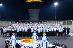 开云体育下载-红牛车队完胜索伯车队，汉密尔顿带队取胜