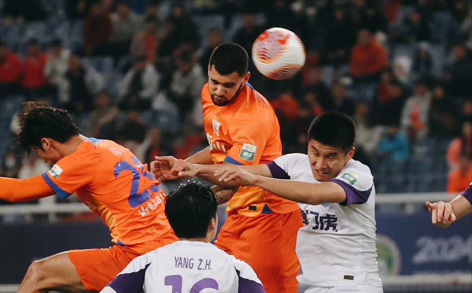 中超劲旅展现实力,赛场上精彩不断 中超劲旅展现实力,赛场上精彩不断