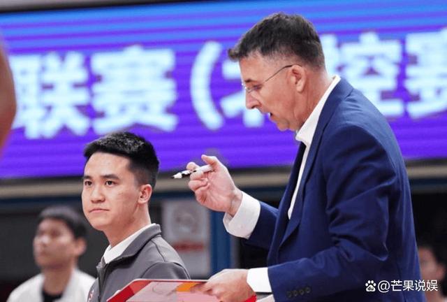 球队换帅风波不止,新教练带来新气象给球队注入活力 球队换帅风波不止,新教练带来新气象给球队注入活力