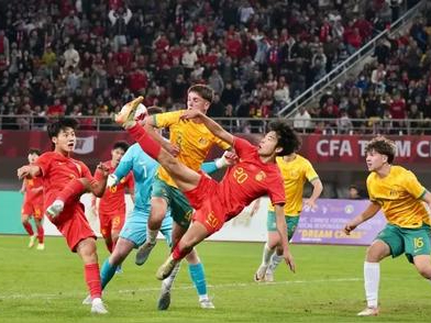 国内足球强队对战，比赛实力大悬念