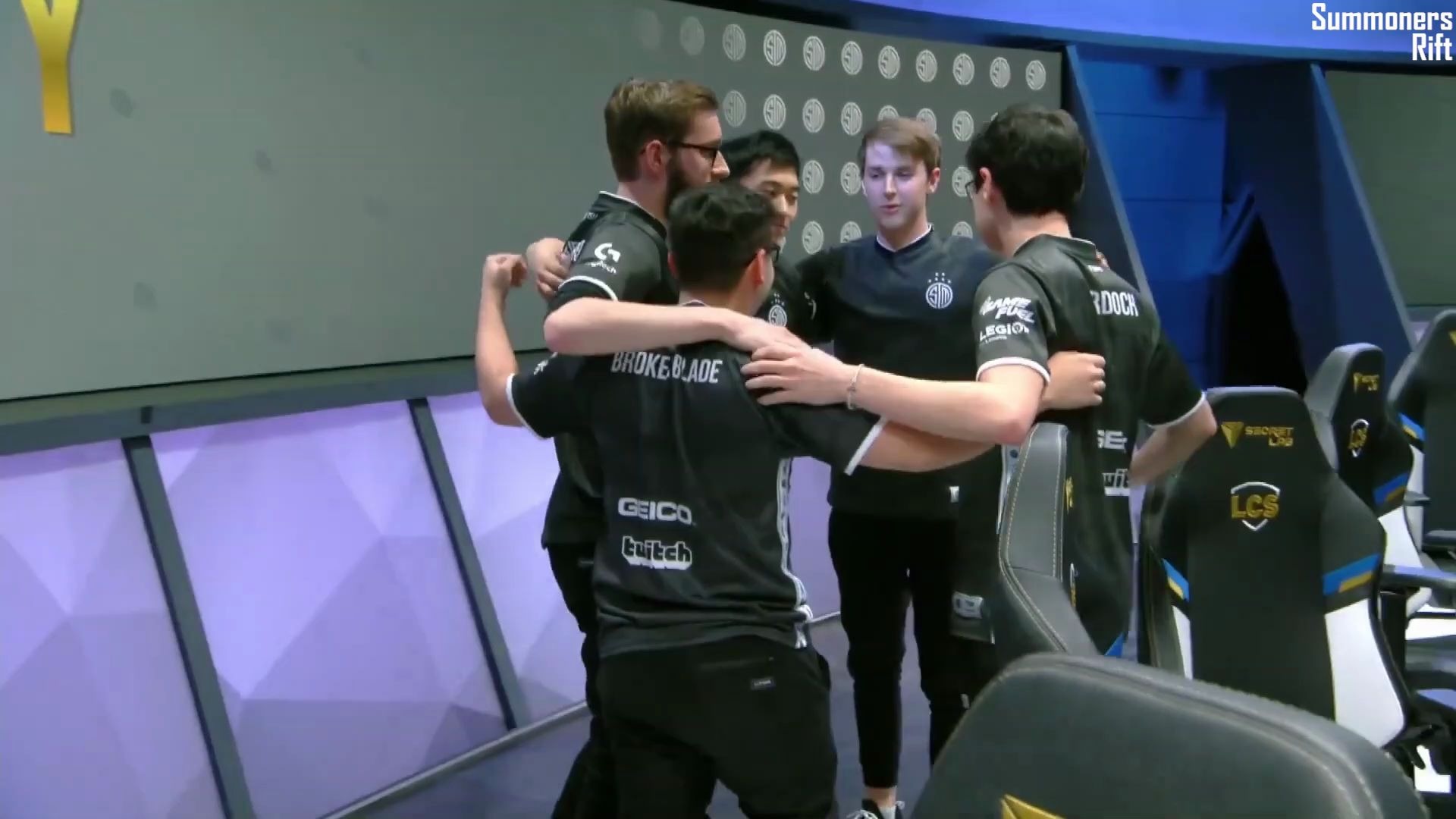 TSM碾压FLY,Bin成为全场焦点淘汰赛2:1(巴黎) TSM碾压FLY,Bin成为全场焦点淘汰赛2:1(巴黎)