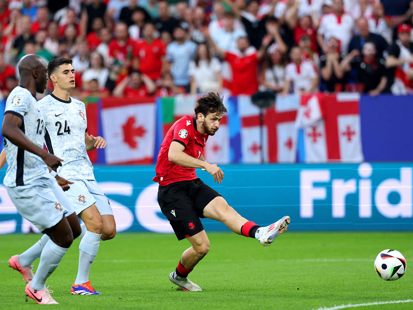 包含欧洲杯预选赛的精彩对决不断上演的词条 包含欧洲杯预选赛的精彩对决不断上演的词条