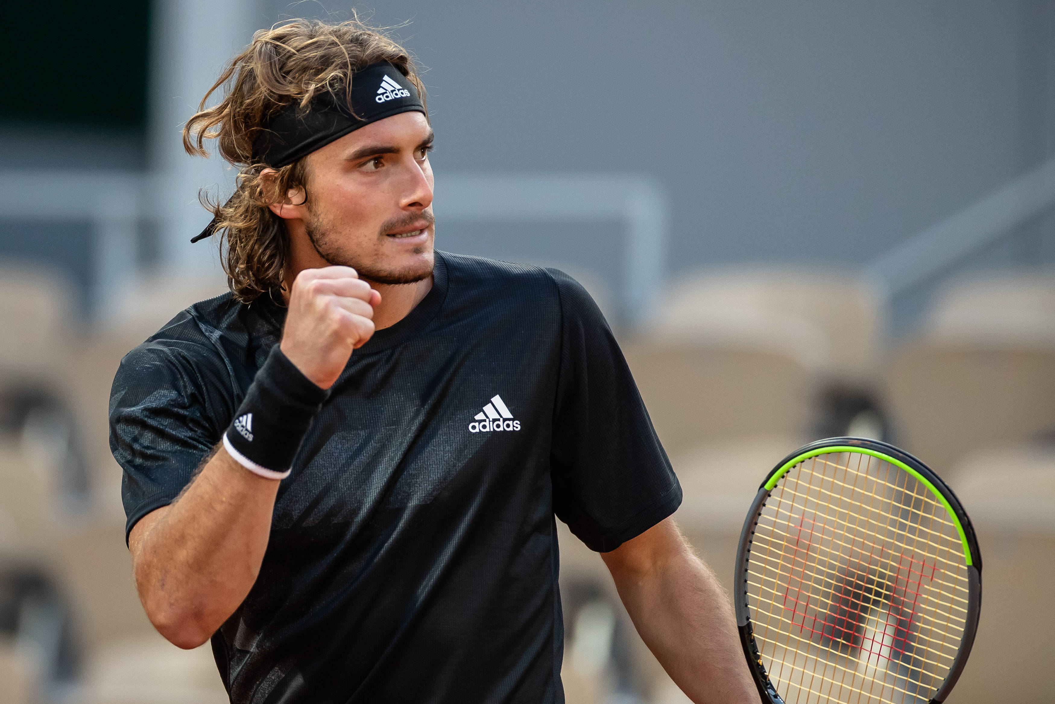 包含德国网球队逆转世界网球队，西西帕斯爆发神勇的词条