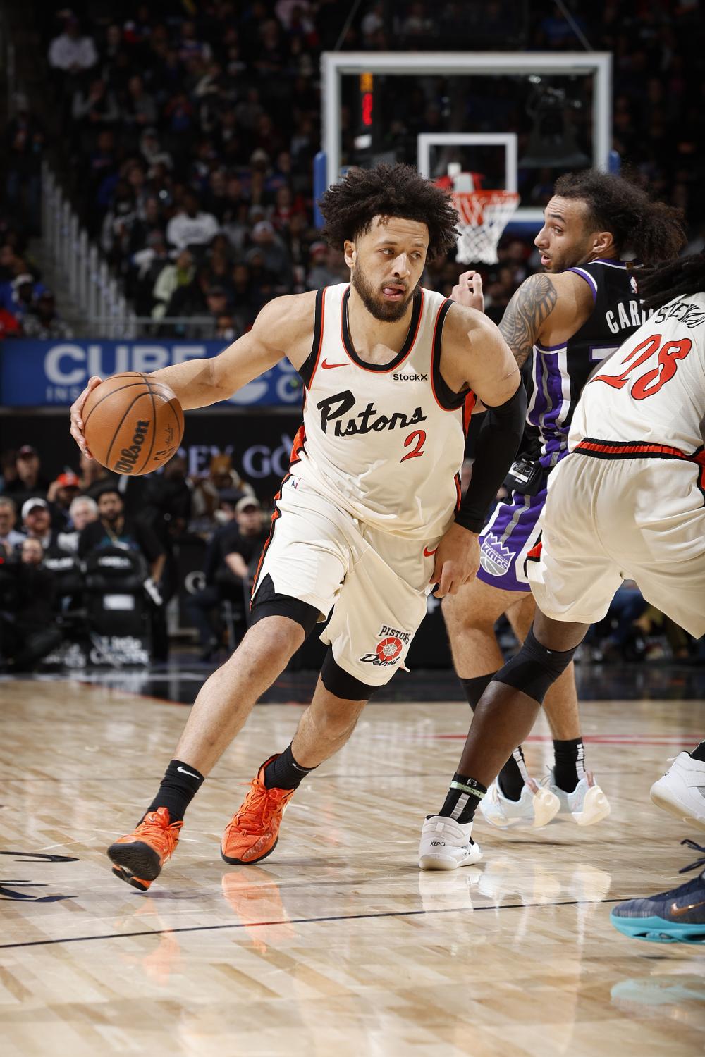 包含快船险胜深圳队，德罗赞关键制胜的词条